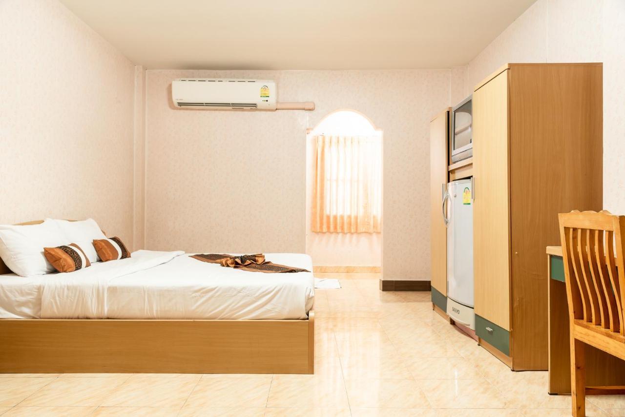 Pn Gold Resort Bang Saen Bagian luar foto