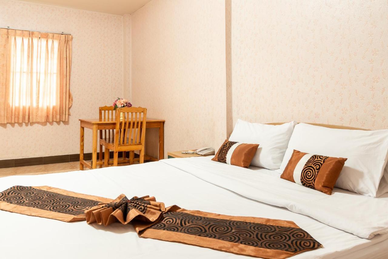 Pn Gold Resort Bang Saen Bagian luar foto