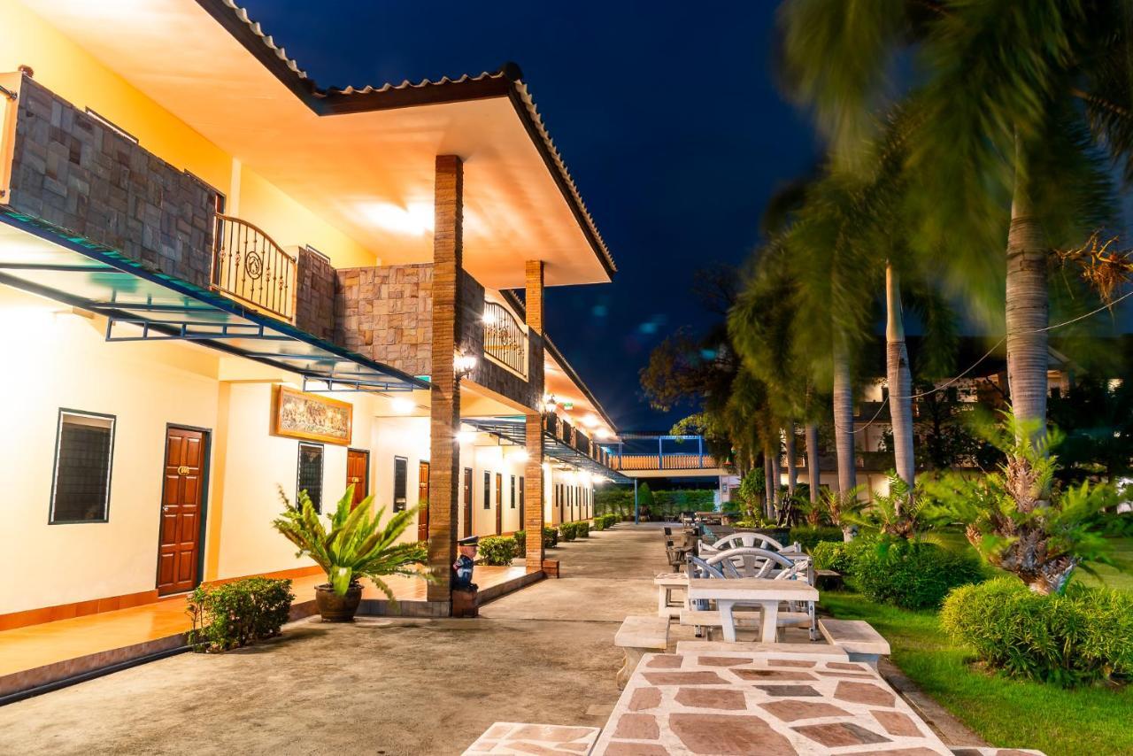 Pn Gold Resort Bang Saen Bagian luar foto