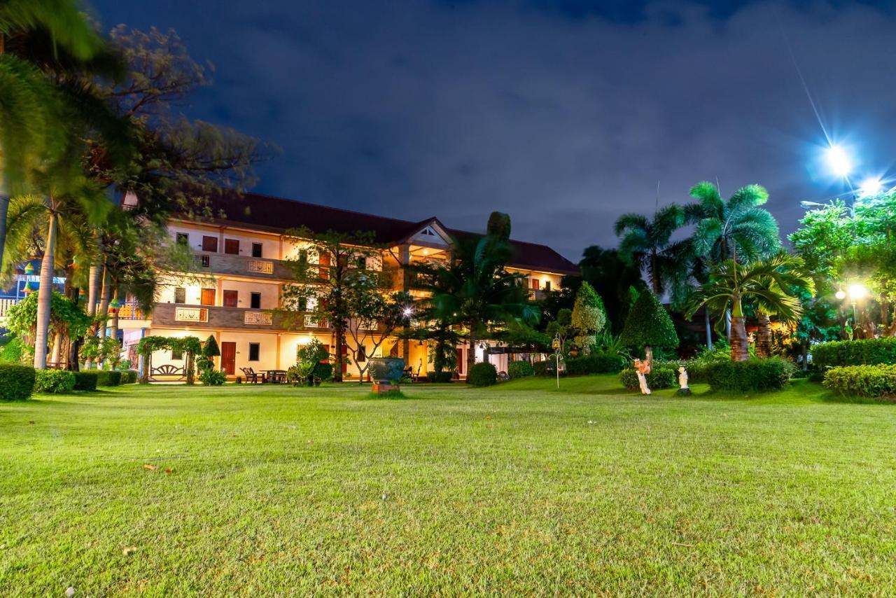 Pn Gold Resort Bang Saen Bagian luar foto