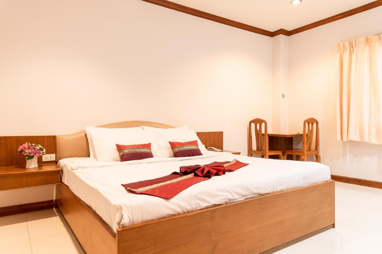 Pn Gold Resort Bang Saen Bagian luar foto