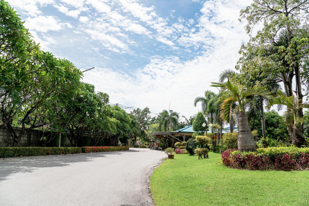 Pn Gold Resort Bang Saen Bagian luar foto