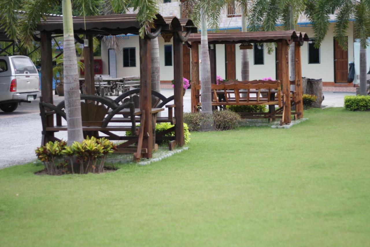 Pn Gold Resort Bang Saen Bagian luar foto