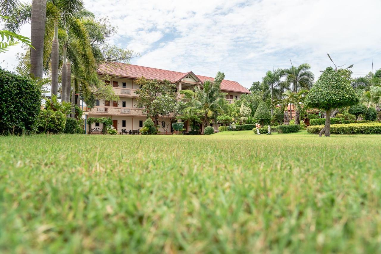 Pn Gold Resort Bang Saen Bagian luar foto