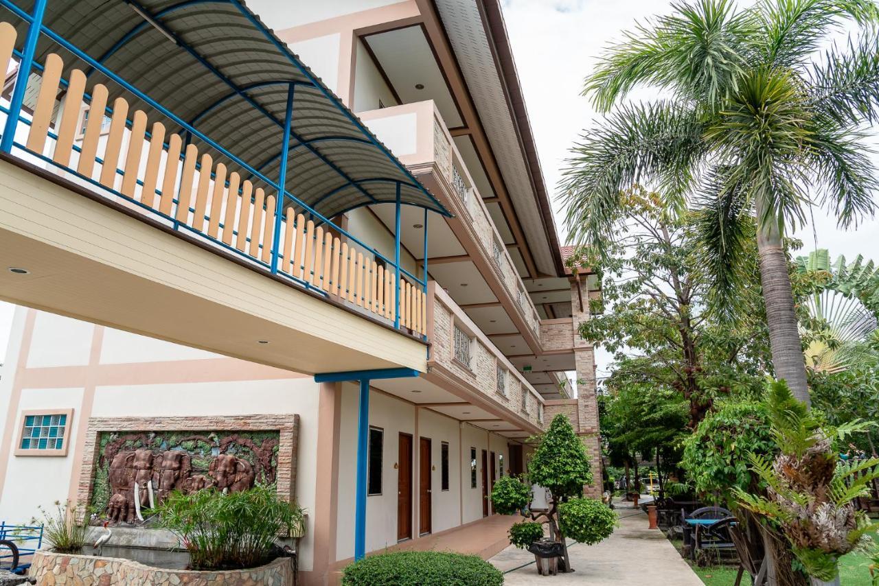Pn Gold Resort Bang Saen Bagian luar foto
