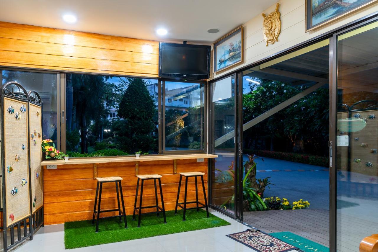 Pn Gold Resort Bang Saen Bagian luar foto
