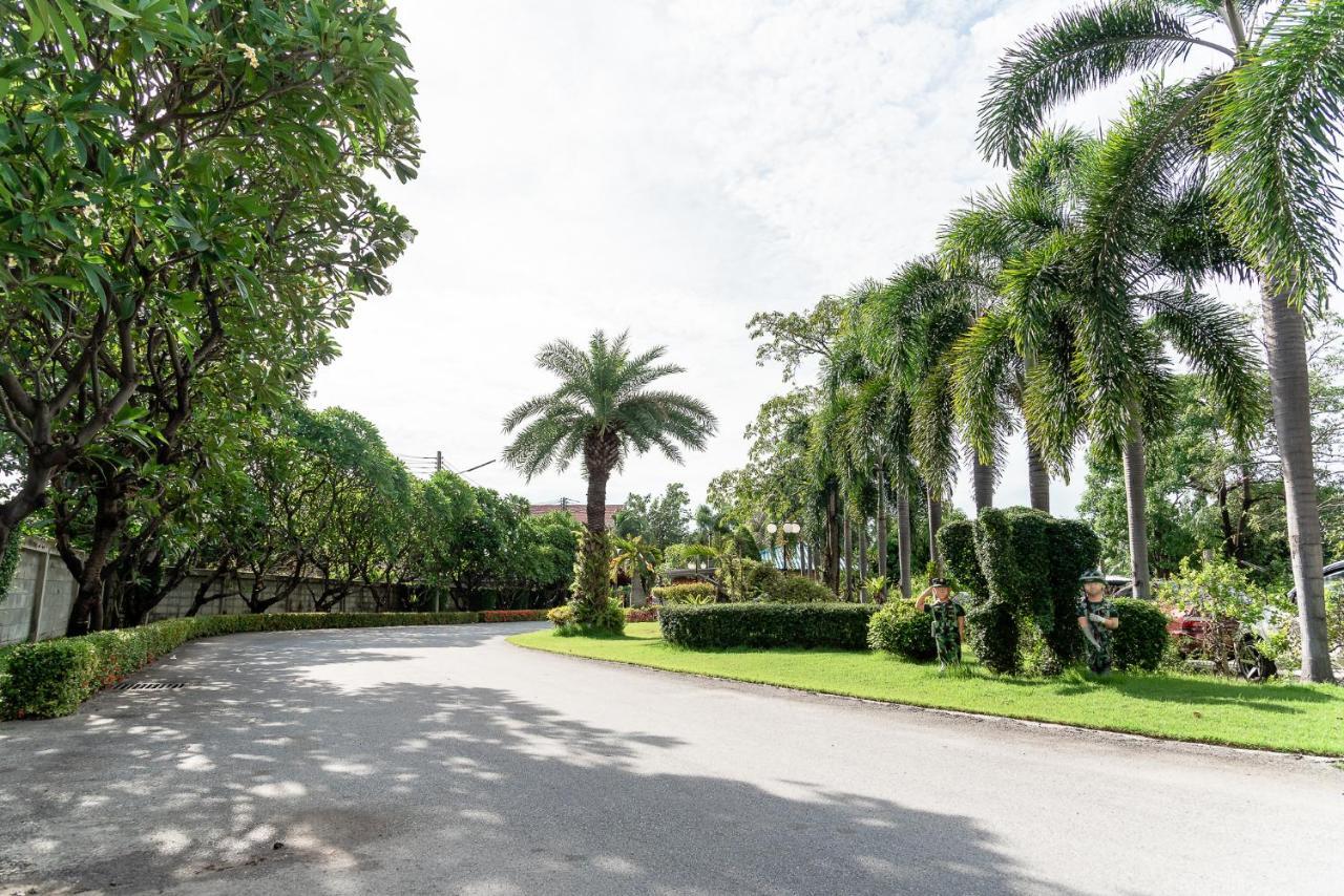 Pn Gold Resort Bang Saen Bagian luar foto