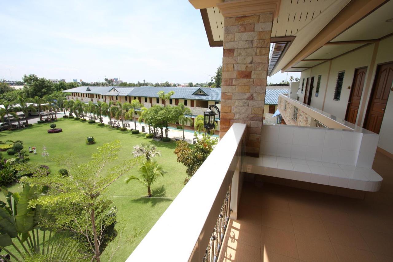 Pn Gold Resort Bang Saen Bagian luar foto