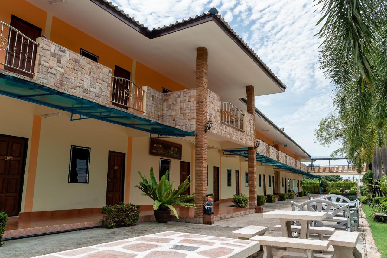 Pn Gold Resort Bang Saen Bagian luar foto